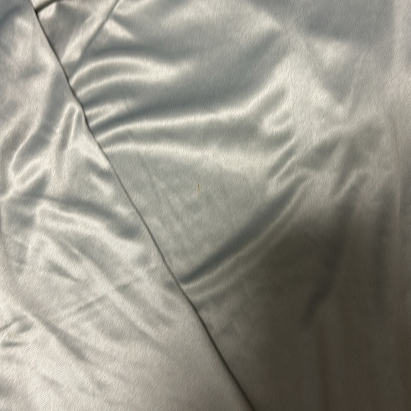 2 Under Armour Loose Fit HeatGear Performance Pullover in Size XL EUC - Picture 12 of 14